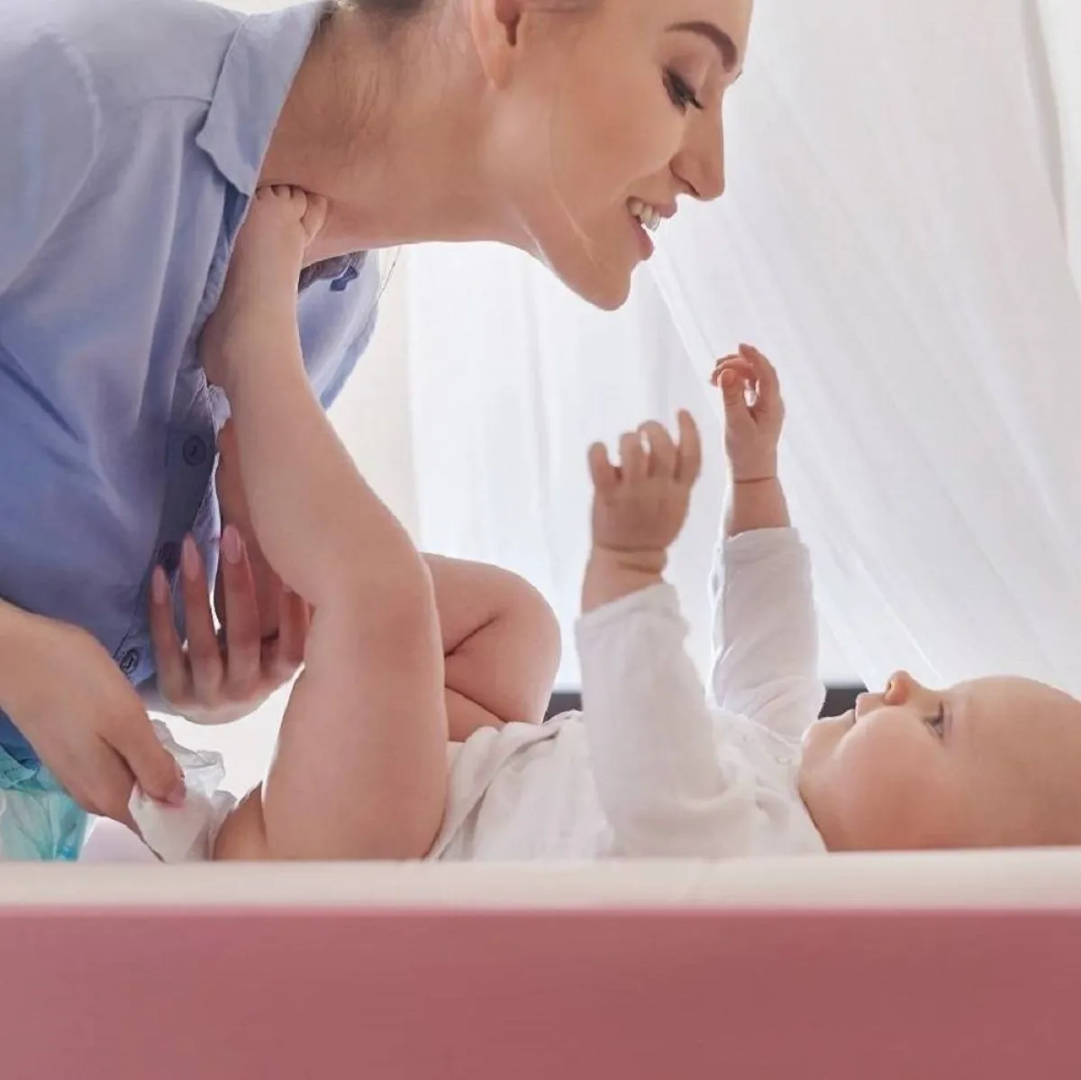 صورة لطفل يستنجد بأمه