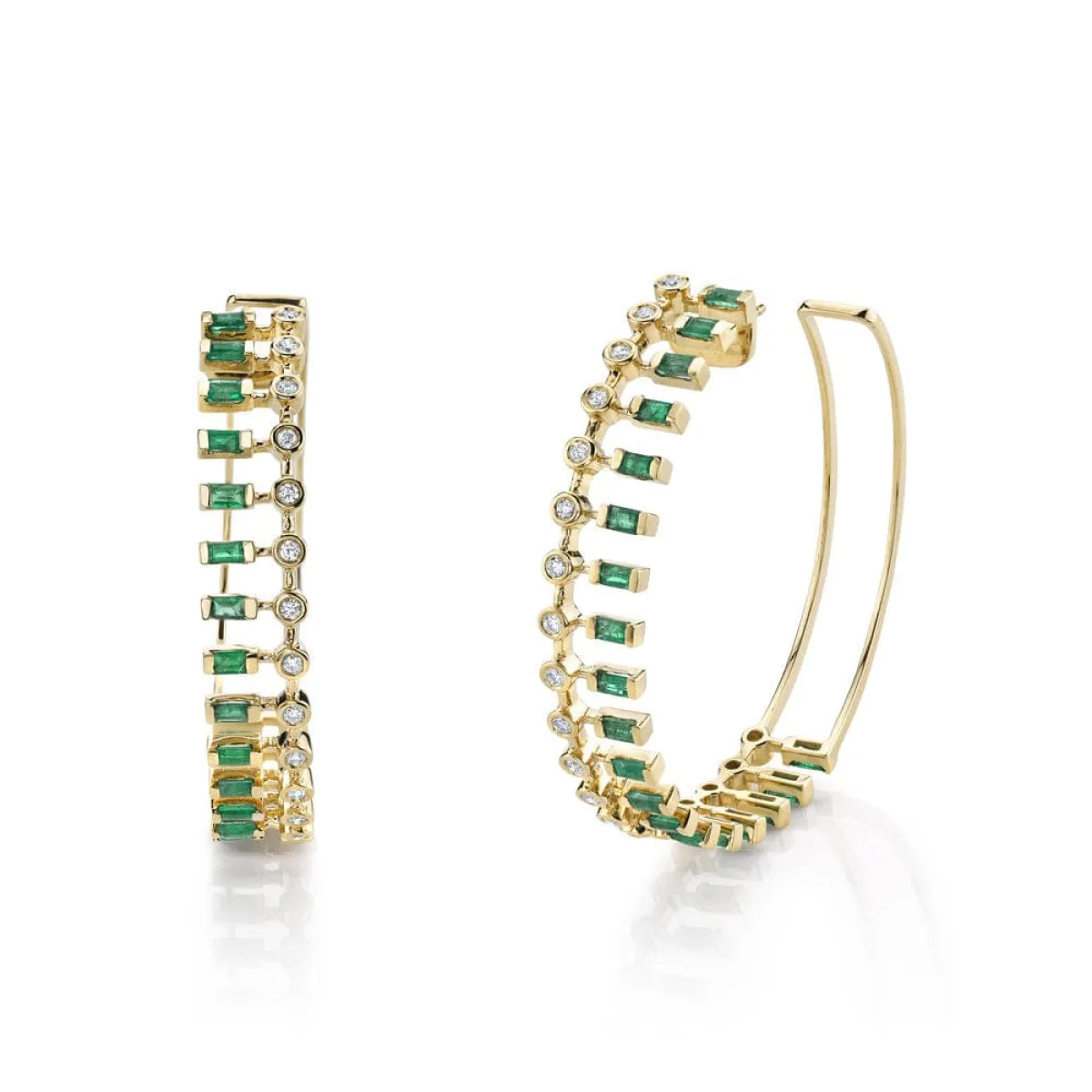أقراط DIAMOND & EMERALD DOT-DASH HOOPS من SHAY 