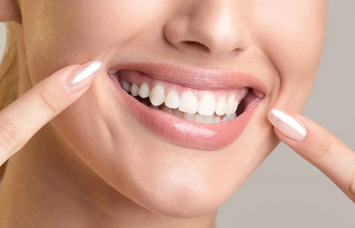 فوائد وأضرار ابتسامة هوليوود