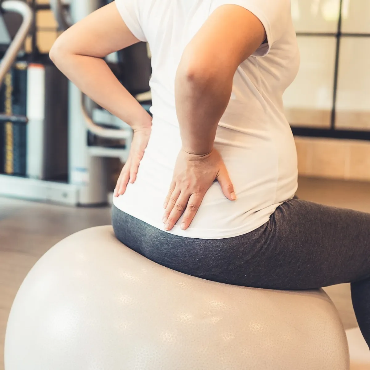 صورة لحامل تشكو ألم أسفل الظهر