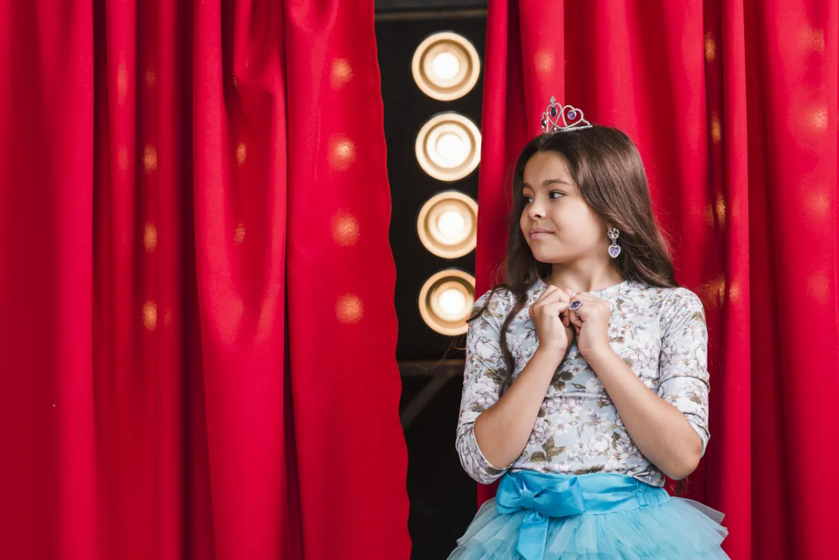 صورة لطفلة في التمثيل