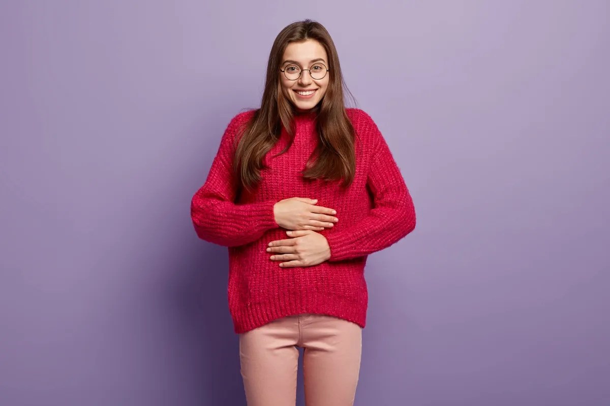 أسباب أصوات البطن المحرجة عديدة..فكيف يُمكن تجنبها؟ (المصدر: Adobe.Stock)