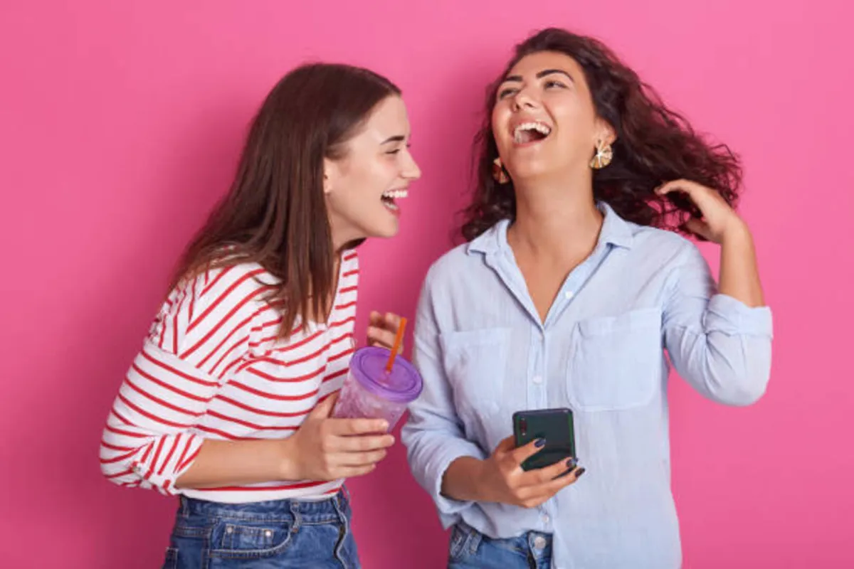 يوم الحب للأصدقاء كذلك.. كيف تهنئ أصدقاءك بهذه المناسبة
