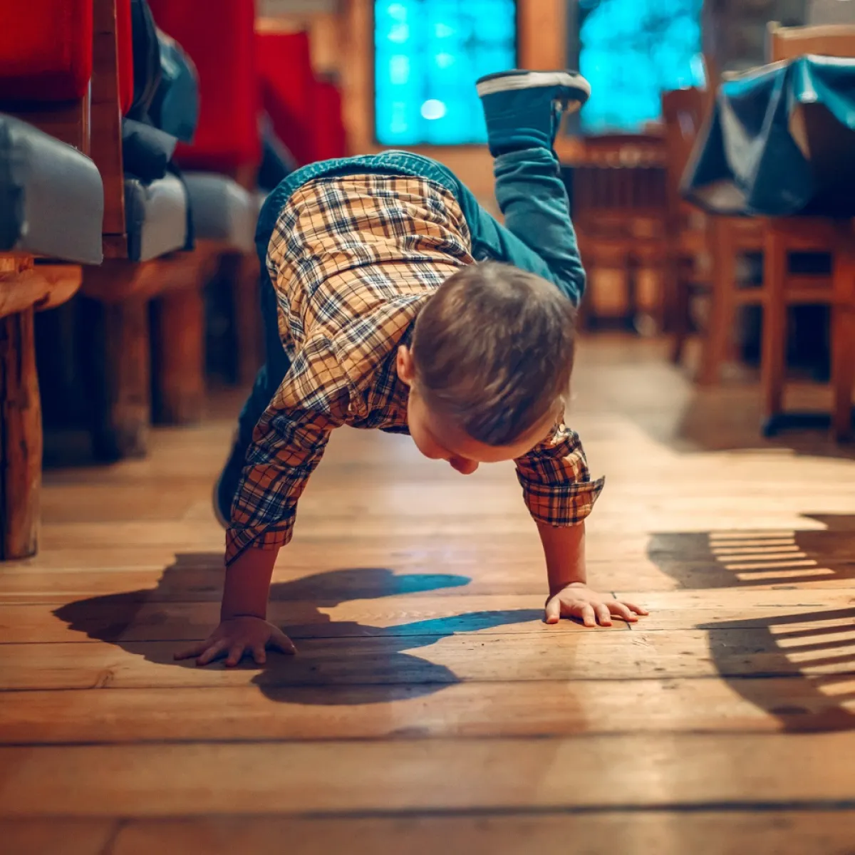 صورة لطفل مشاغب