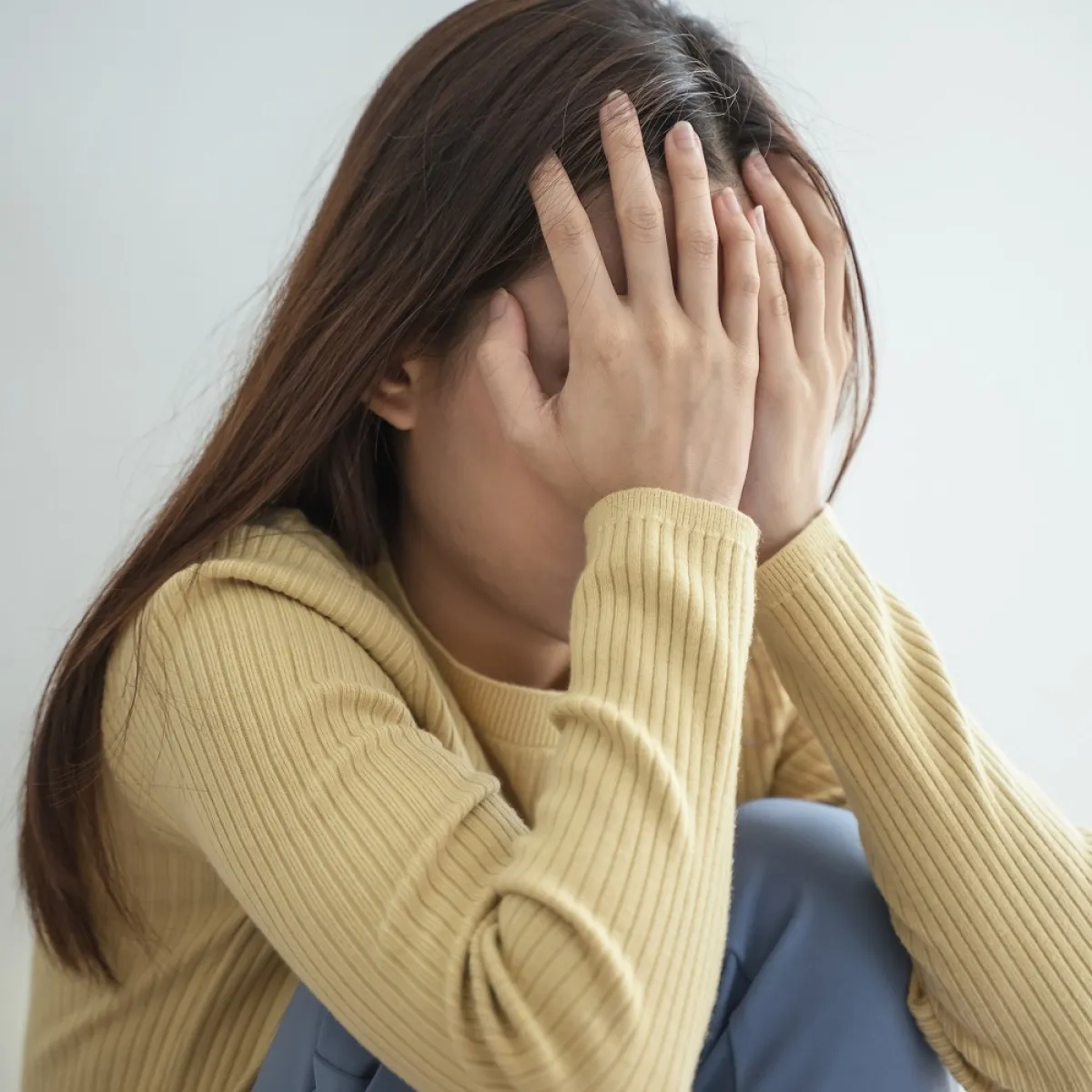 صورة لطفلة تشعر بالذنب