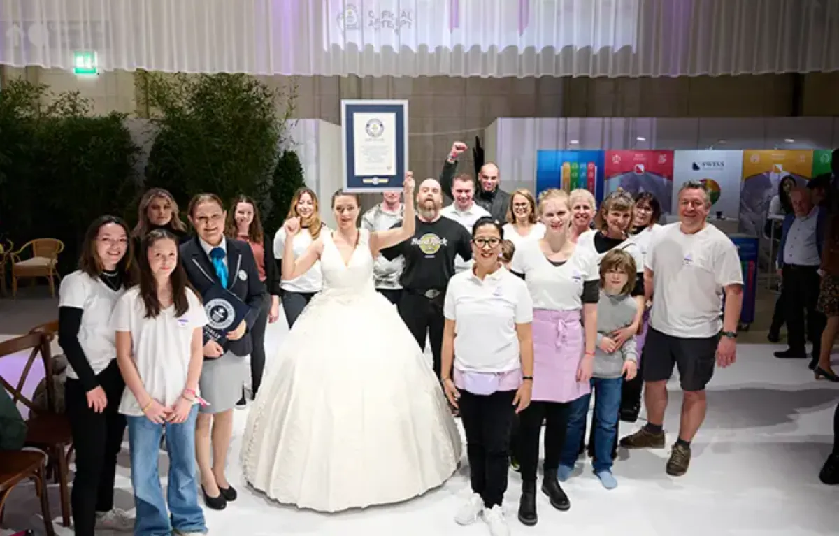 فستان زفاف مصنوع من الكعك قابل للارتداء والأكل - الصورة من موقع موسوعة غينيس