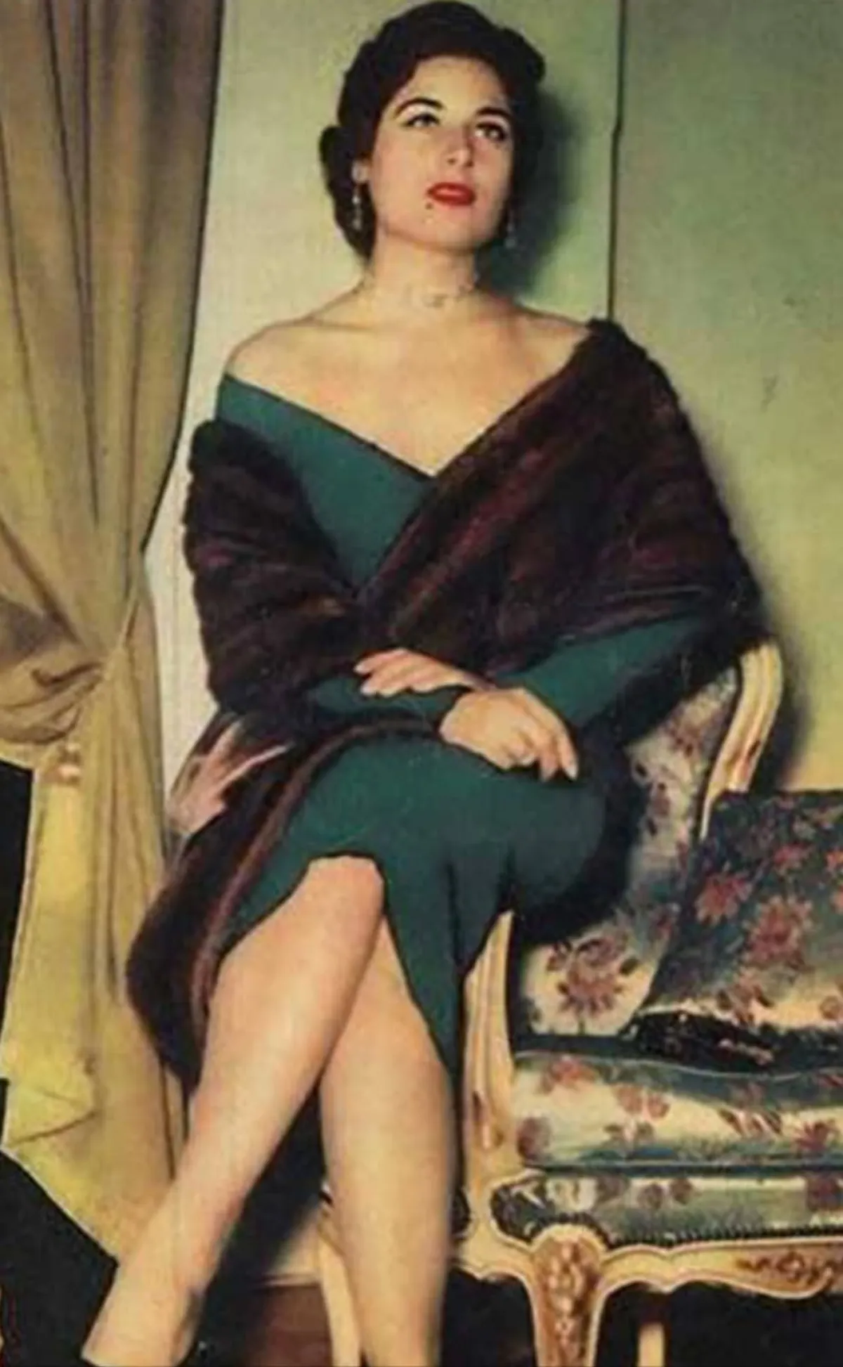 ليلى فوزي تظهر في شقتها بعمارة ليبون بمفردها- الصورة من جروب فانز ليلى فوزي