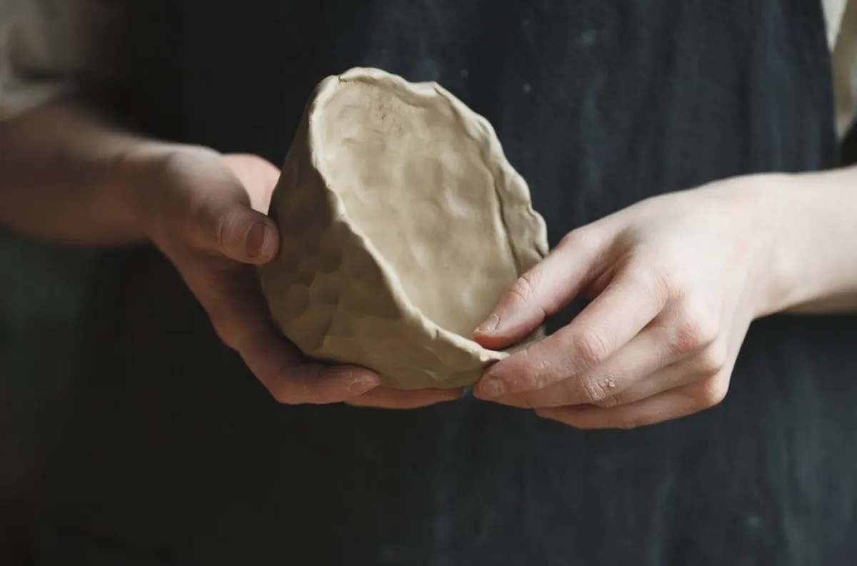 عجينة السيراميك مادة أولية تسمح بصنع الإكسسوارات