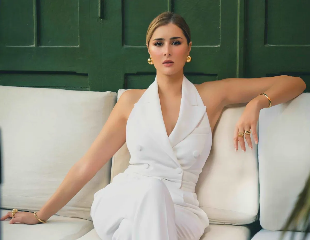 عائشة بن أحمد - الصورة من صفحتها الرسمية على الفيس بوك