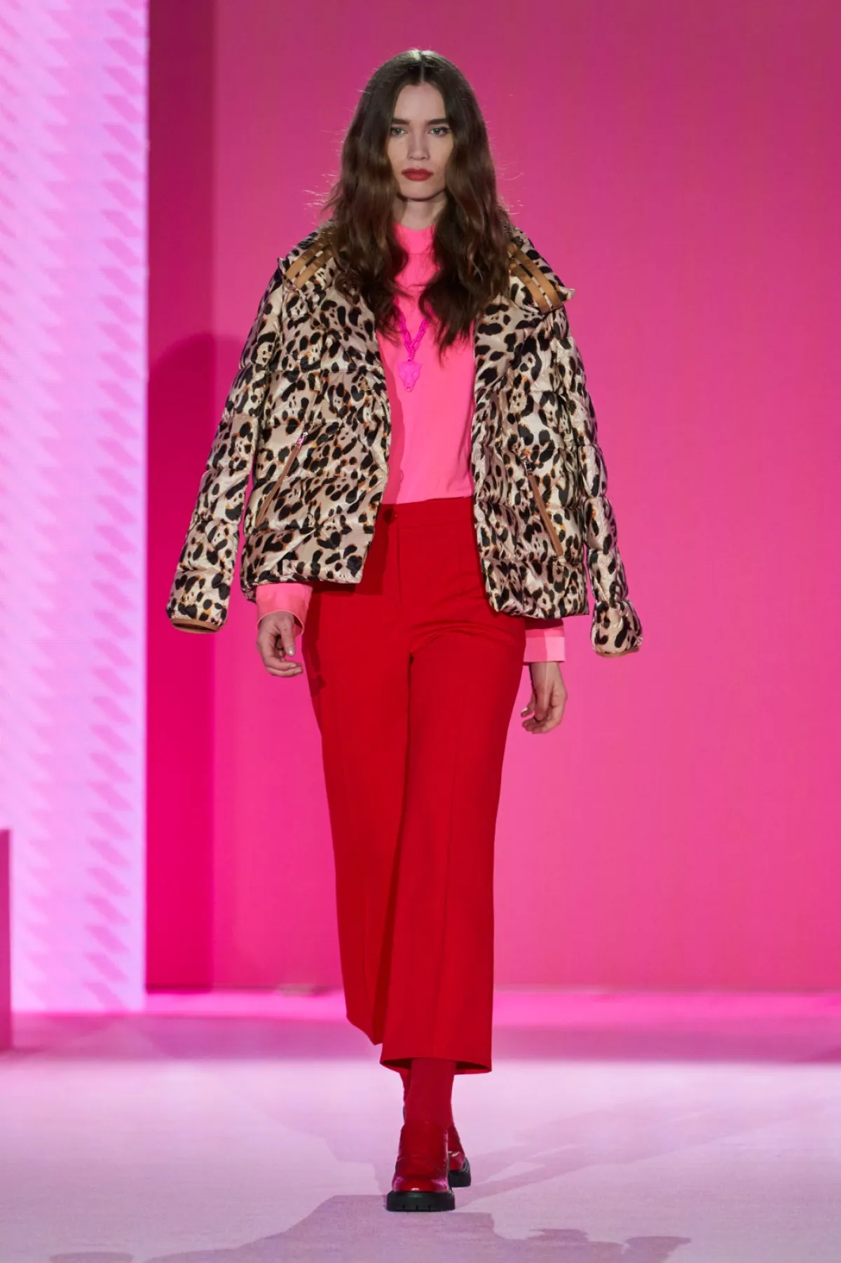 سروال باللون الأحمر من مارك كين Marc Cain