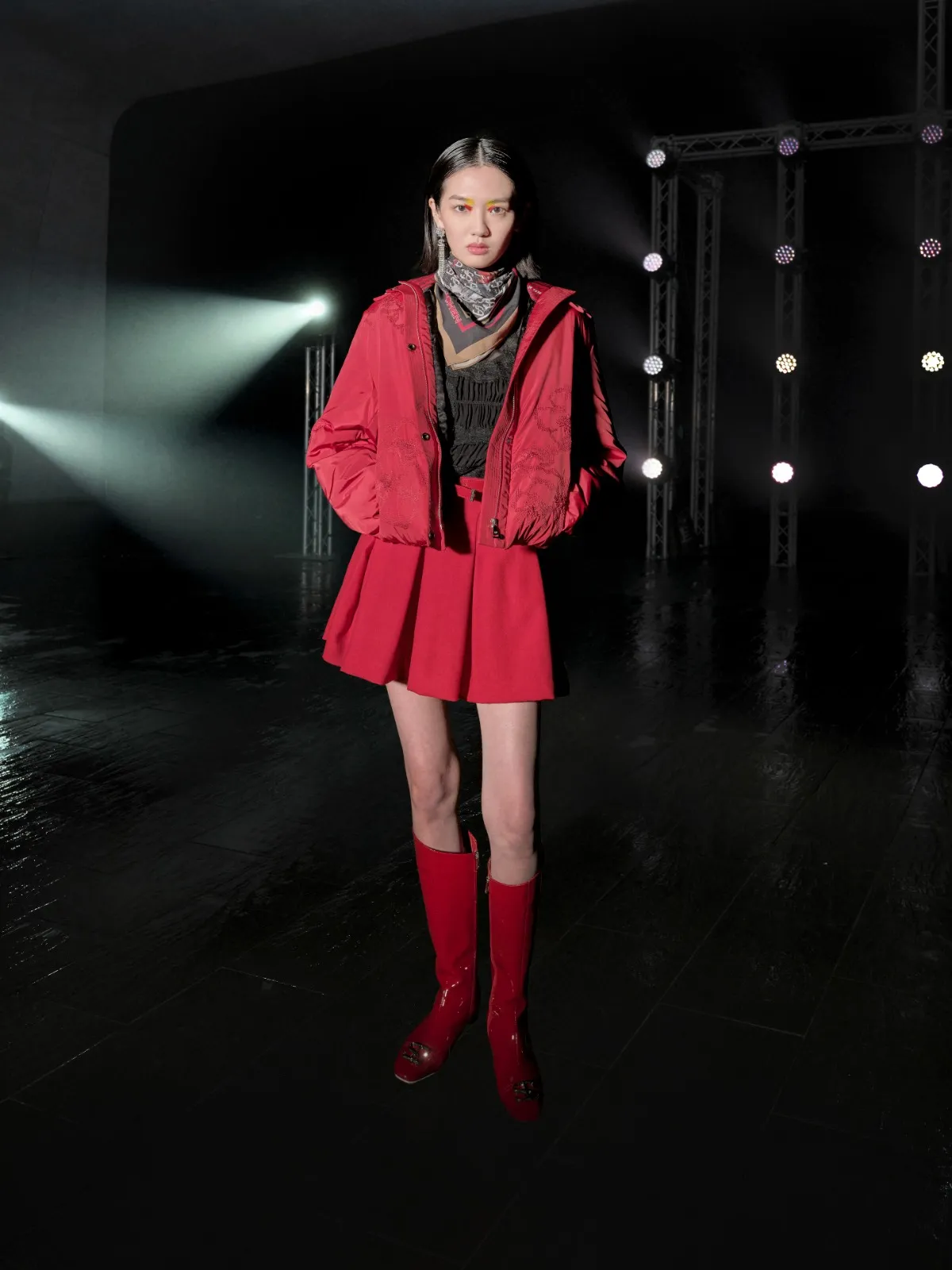 طقم كاجوال باللون الأحمر من شياتزي تشن Shiatzy Chen 