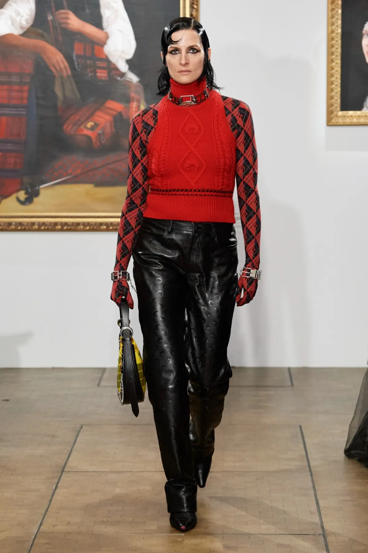 فيست باللون الأحمر من مارين سيري Marine Serre