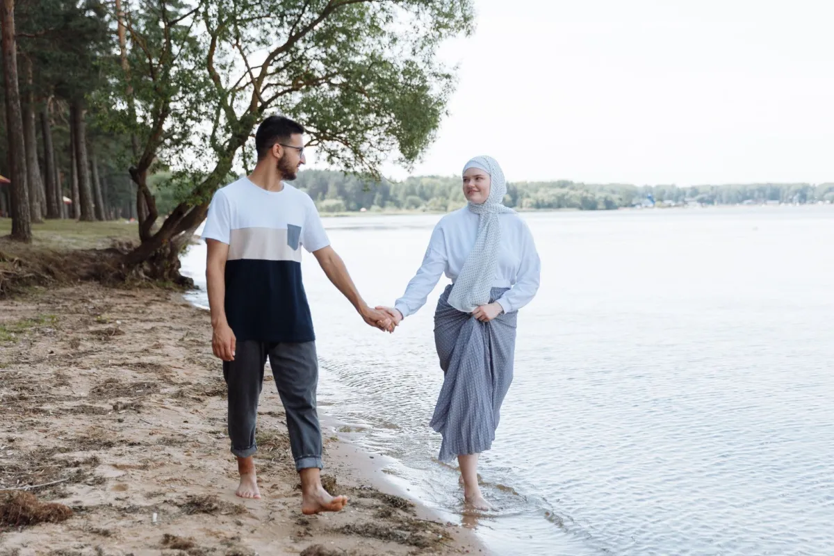 خطيبان فى موعد مع السعادة