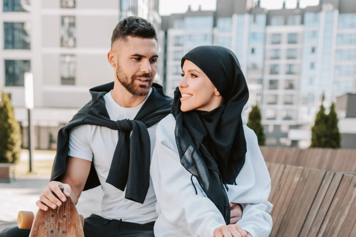 خطيبان فى موعد مع السعادة