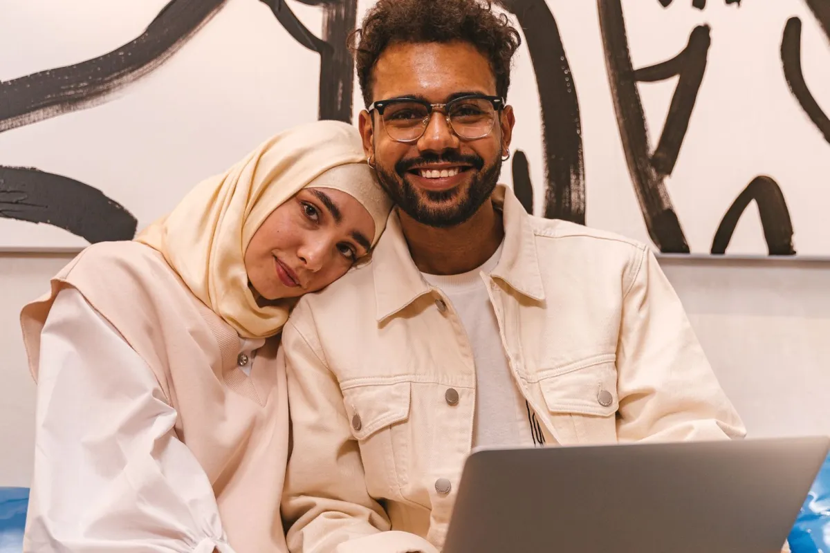 خطيبان فى موعد مع السعادة