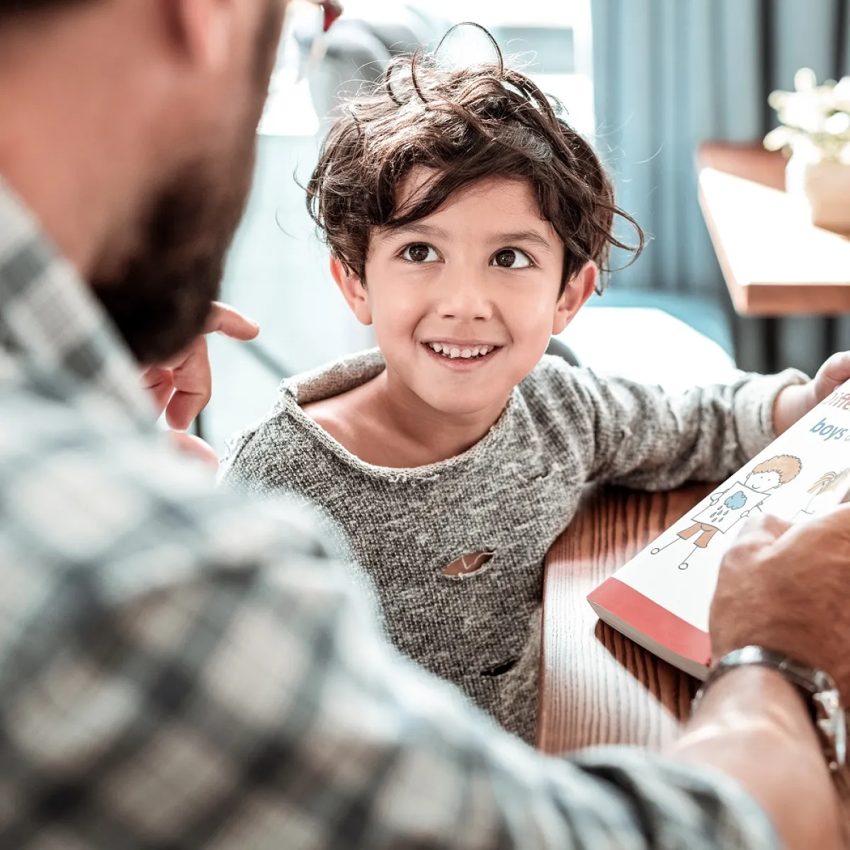 صورة لطفل مندهش