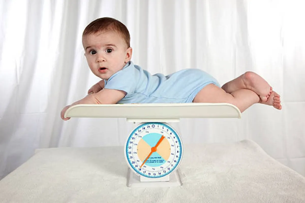 صورة لرضيع يتمتع بصحة جيدة