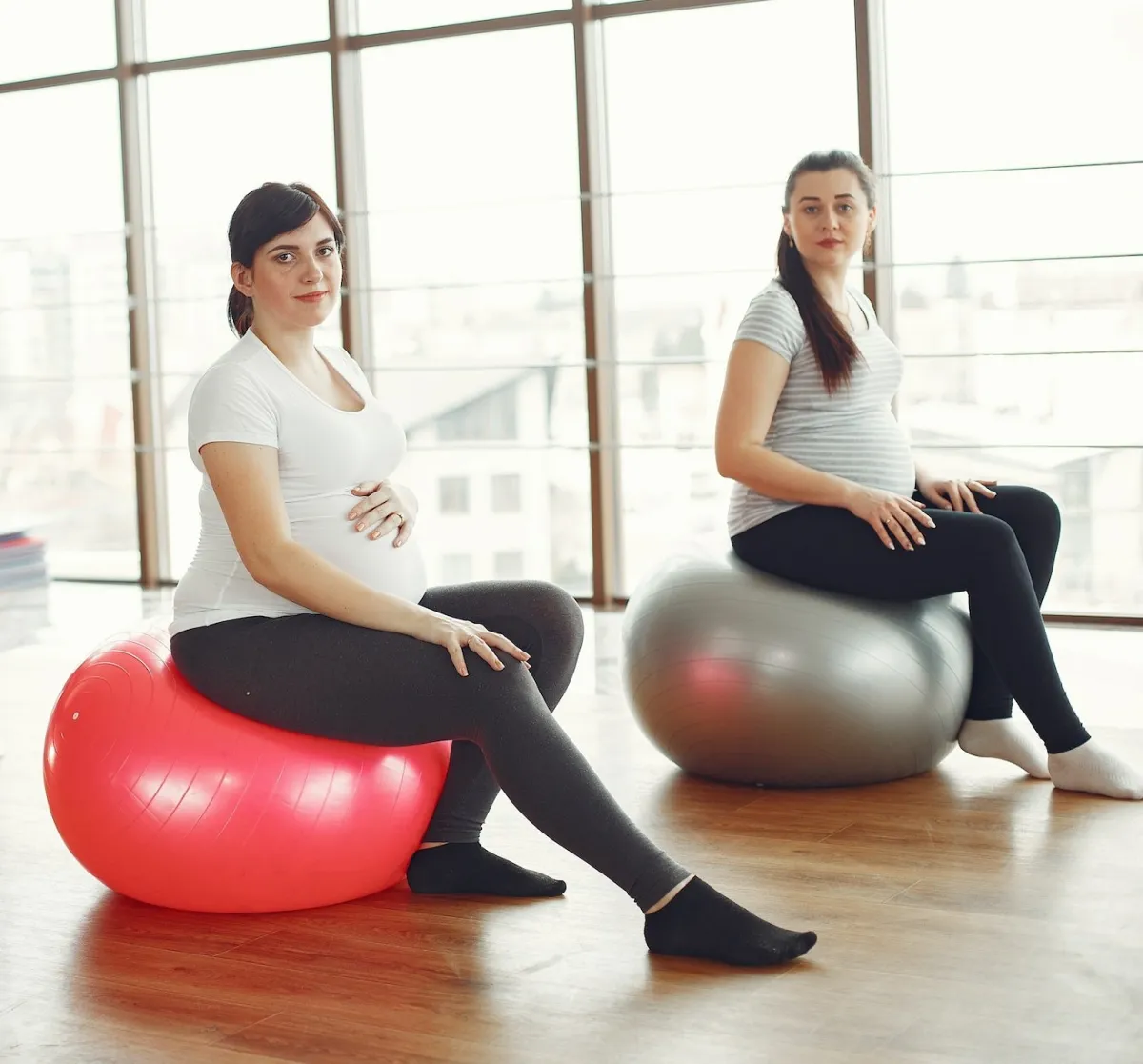 صورة لحوامل يمارسن الرياضة