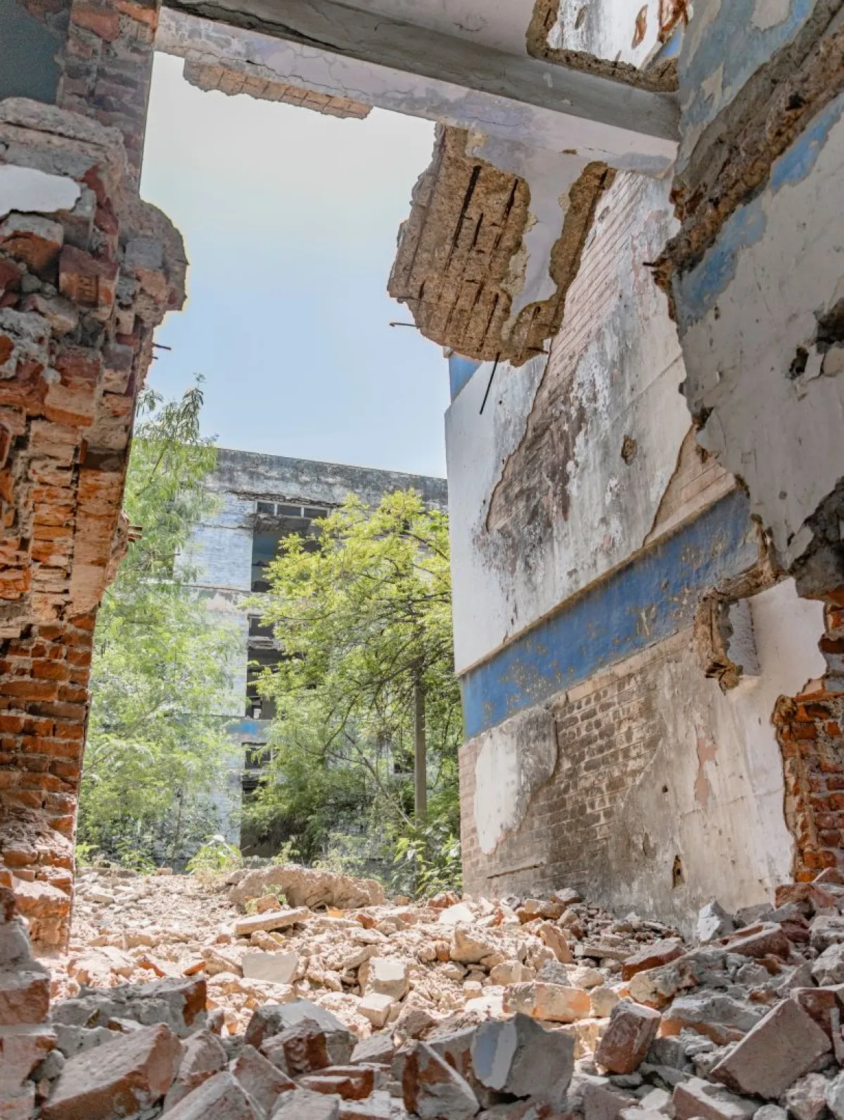 آثار زلزال مدمر