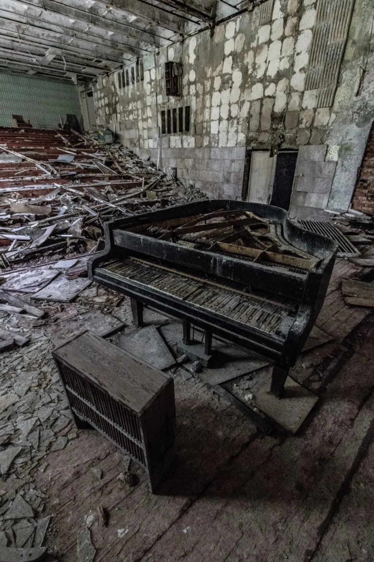 آثار زلزال مدمر