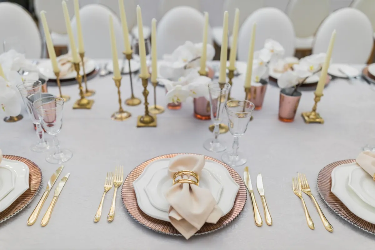 مناديل المائدة مصنوعة من الساتان