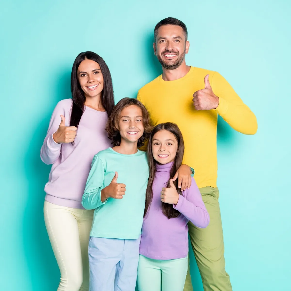 صورة لأسرة سعيدة متفاهمة