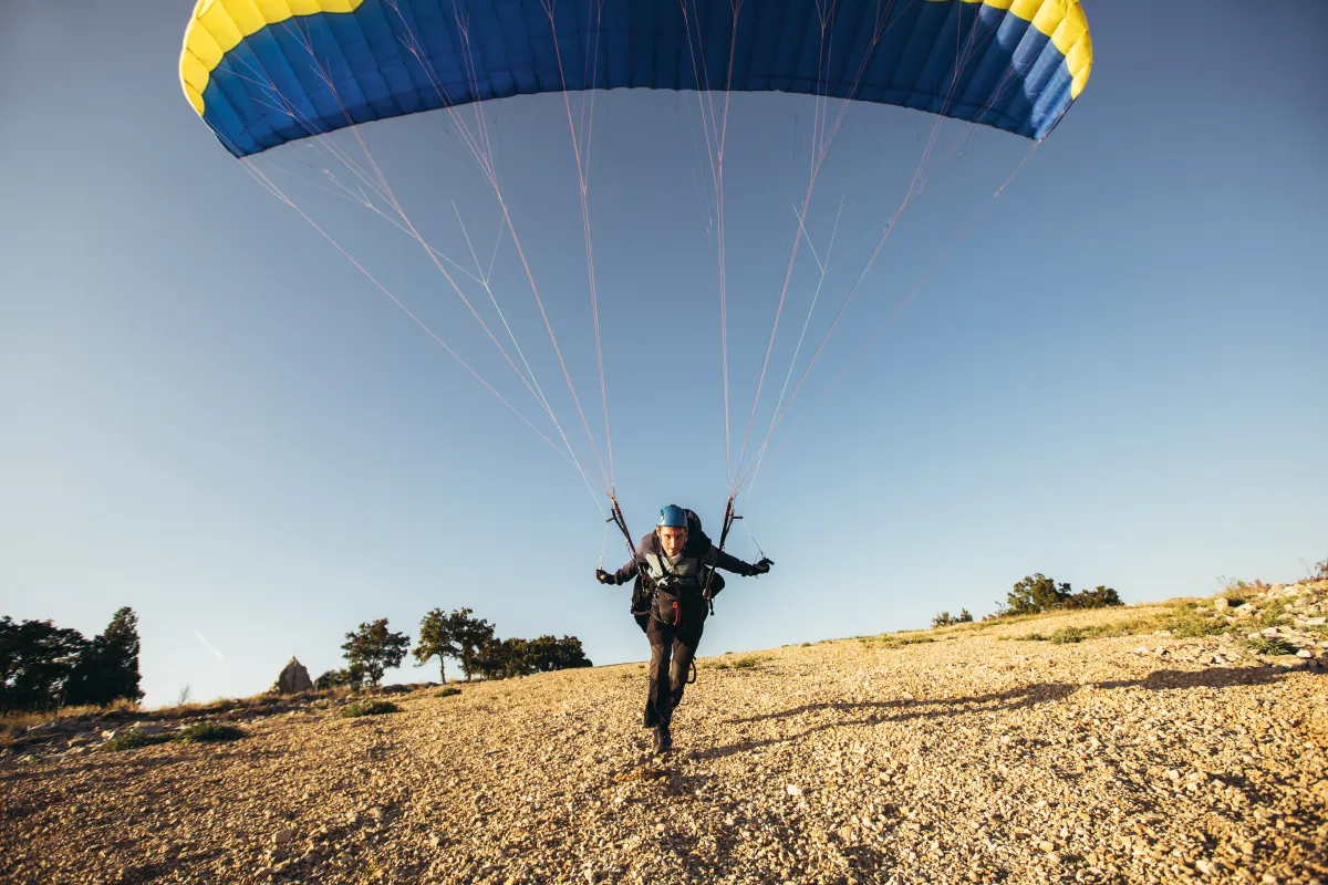 خطوات هامة يجب إتباع عند تجربة القفز بالمظلات