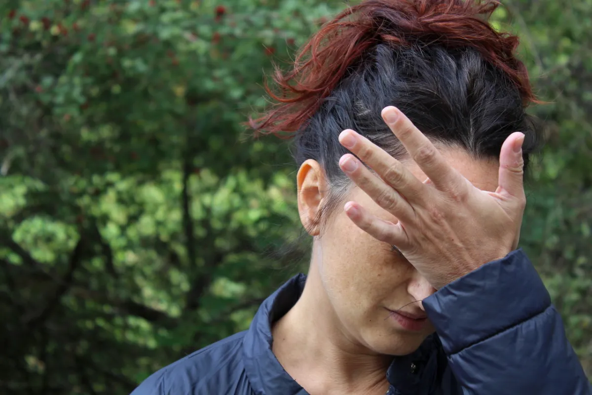 صورة لامرأة مصابة بالدوخة