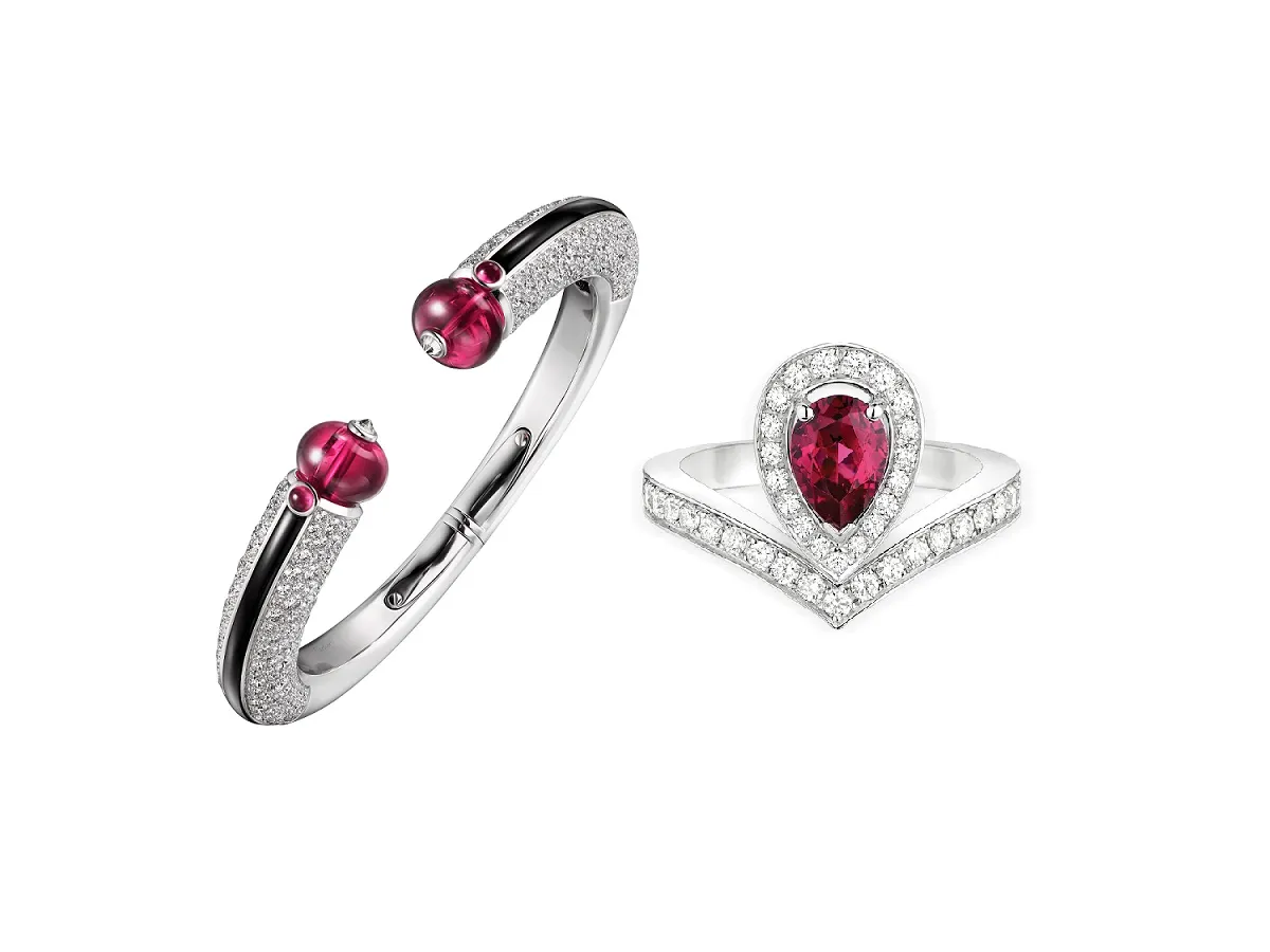 مجوهرات بلون بانتون فيفا ماجينتا