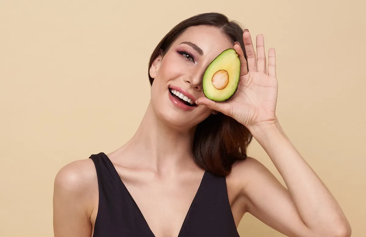 الأفوكادو يرطب البشرة