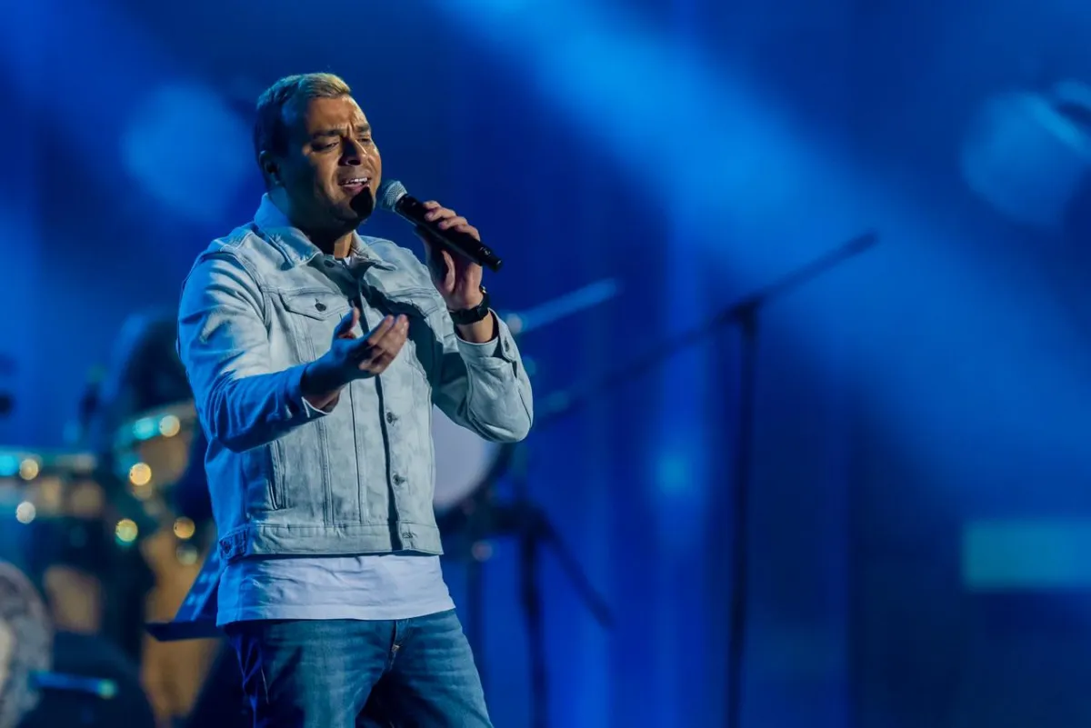 رامي صبري خلال الحفل - الصورة من حساب تقويم الرياض على تويتر