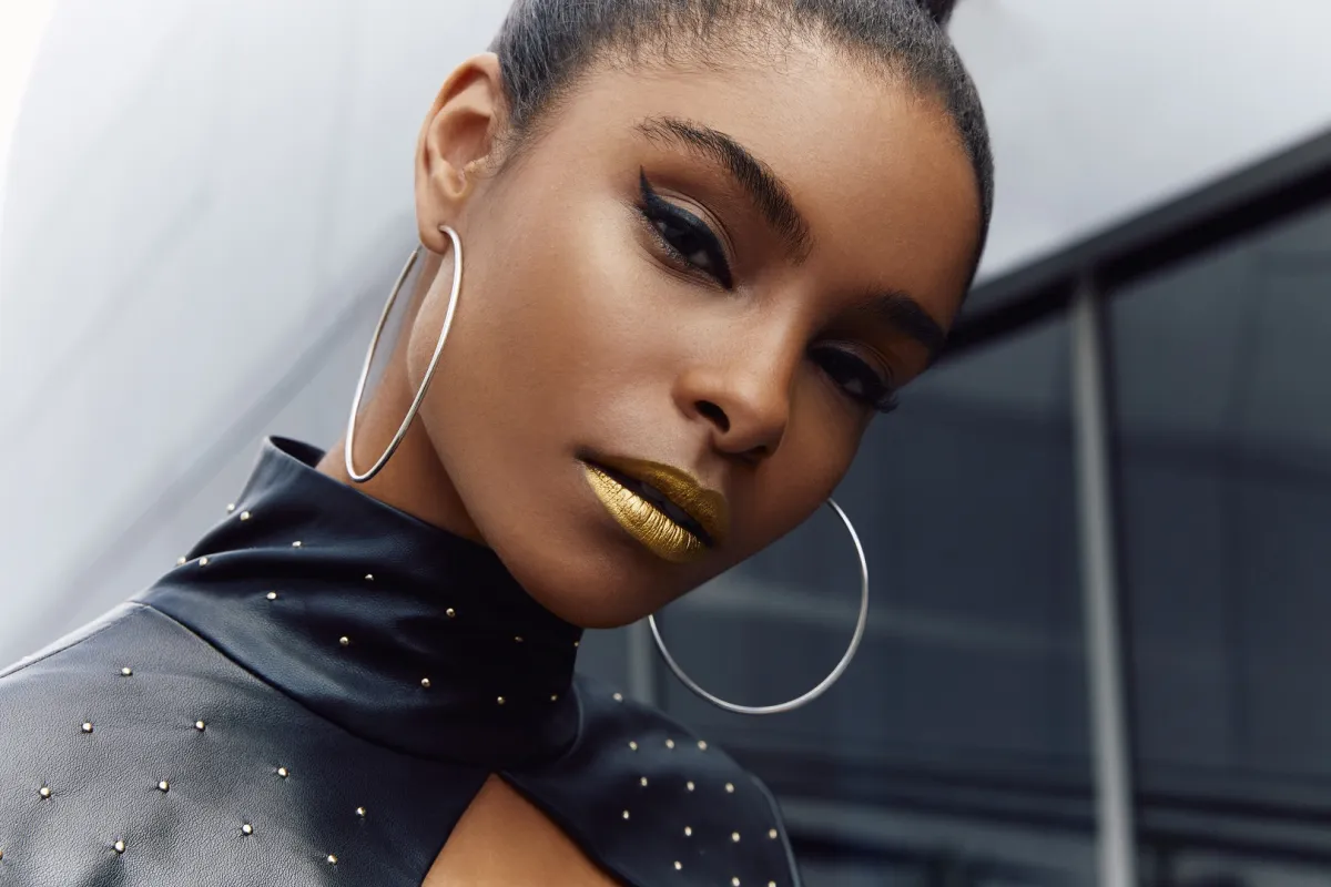 بلومينغديلز تطلق الحملة الترويجية لتشكيلة ربيع وصيف 2023 بعنوان المستقبل جميل