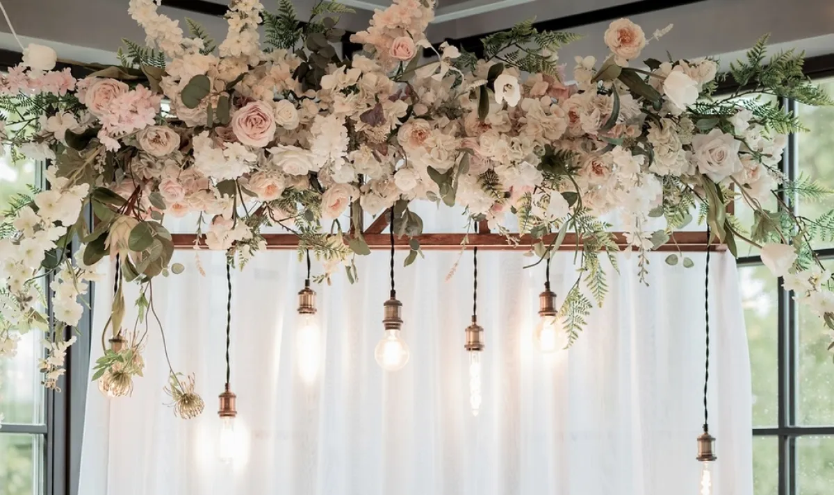 جودة الإضاءة في كوشة العروسين