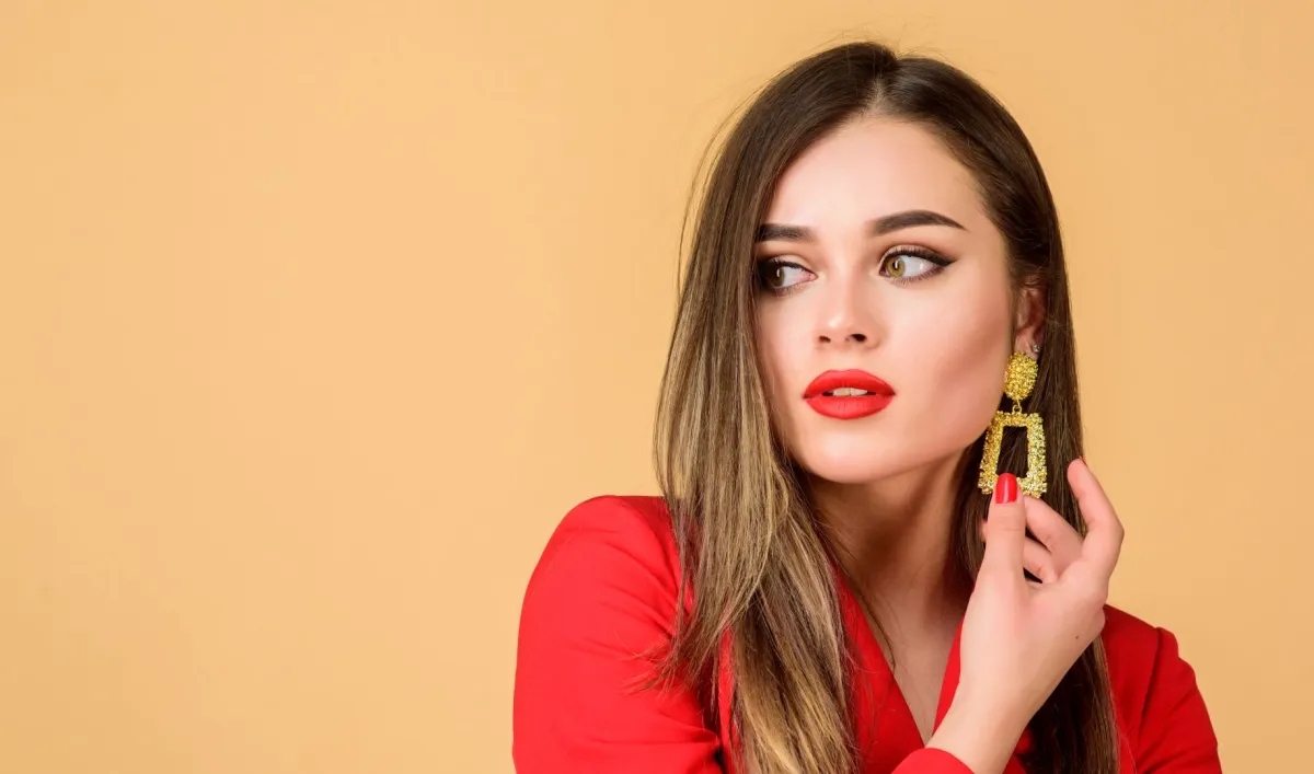 الوان أحمر شفاه تلائم البشرة البيضاء