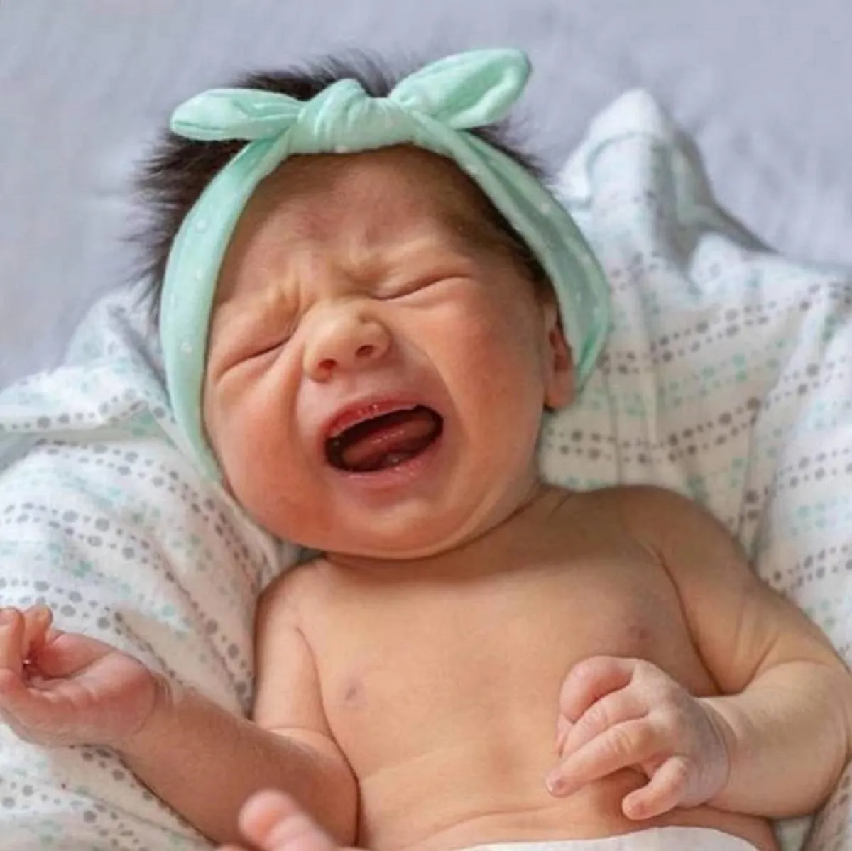 صورة لطفل يبكي