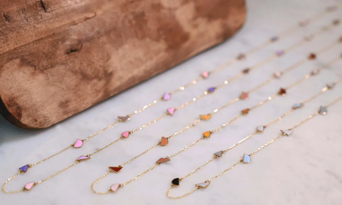 مجوهرات من تصميم المصممة يارا شكرون