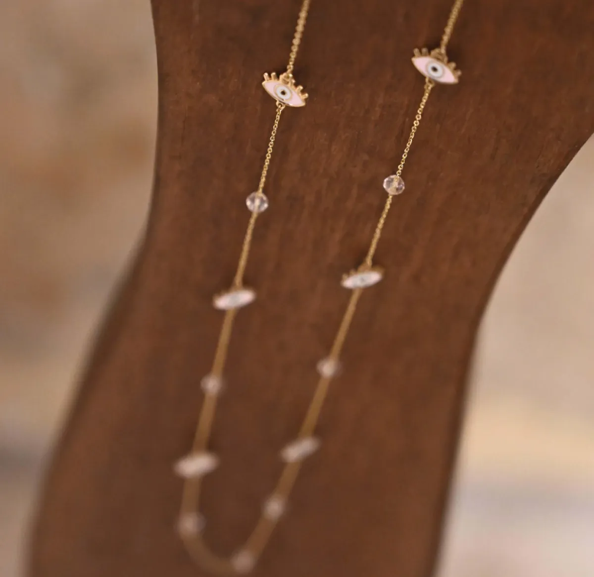 مجوهرات من تصميم المصممة يارا شكرون