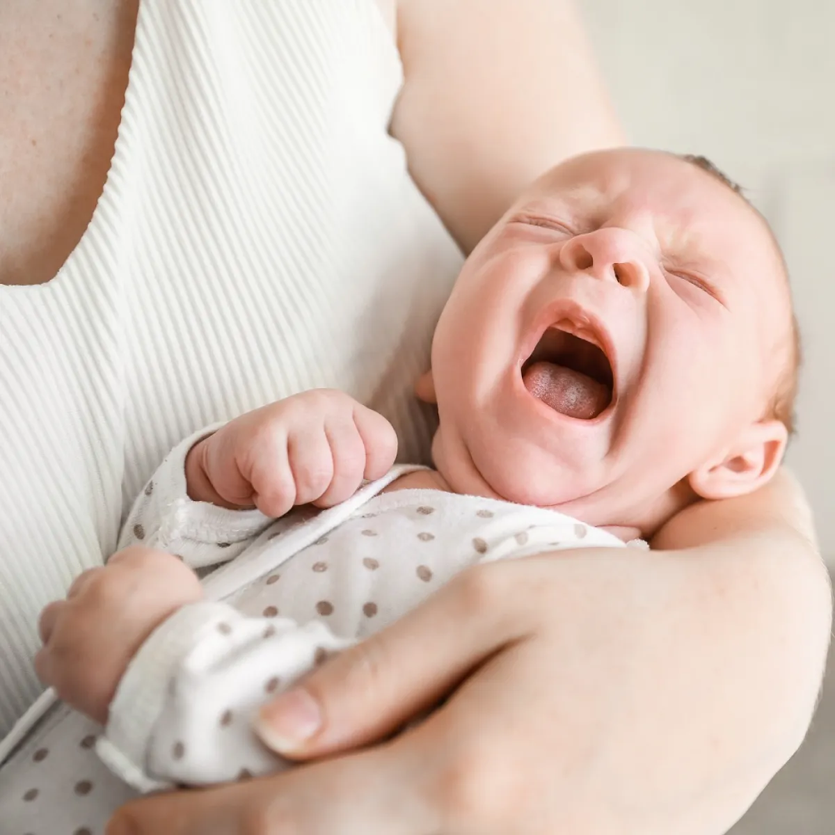 صورة لطفل يبكي