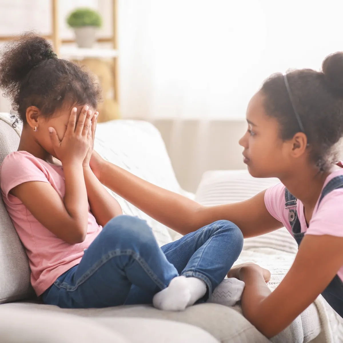 صورة لطفلة صغيرة تبكي