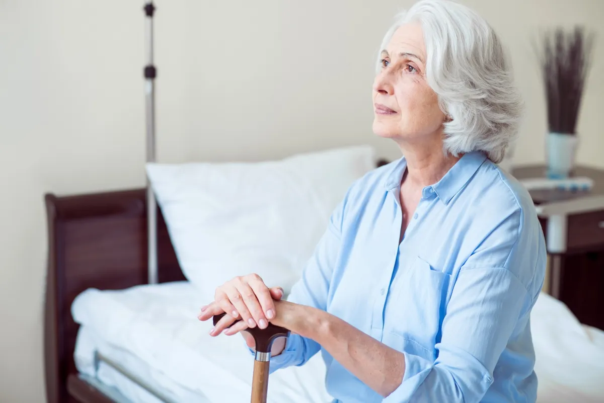 بعض التغييرات البسيطة قد تساعد المرضى على تخطي متلازمة الغروب (المصدر: Adobe.Stock)