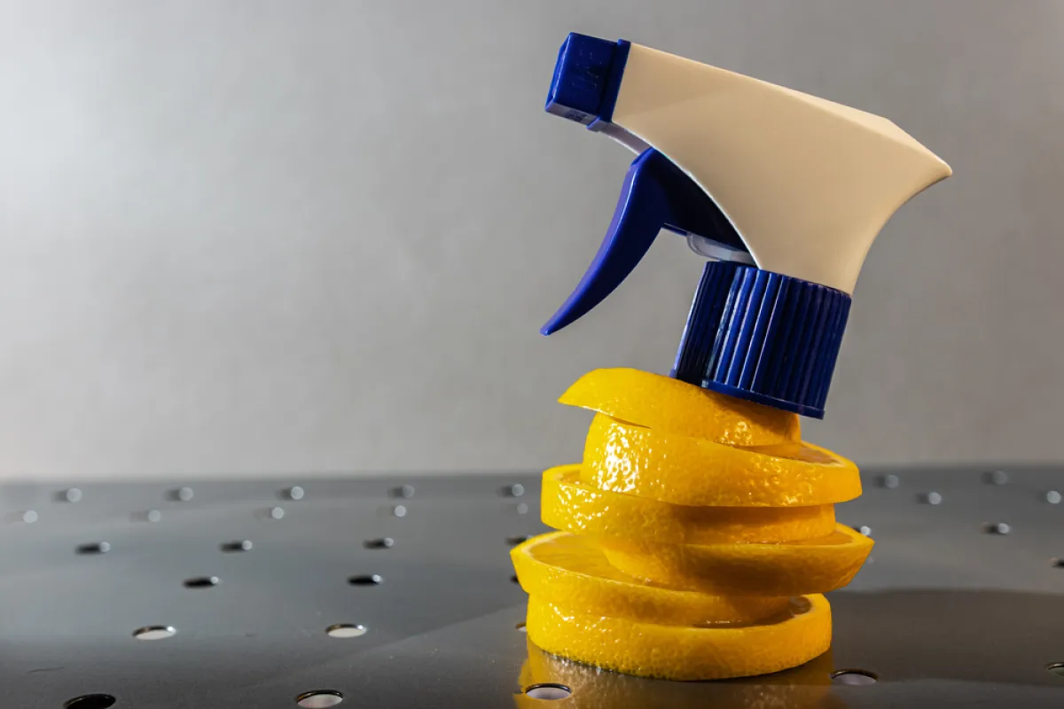 زيت البرتقال وزيت النعناع لصنع معطر الجو