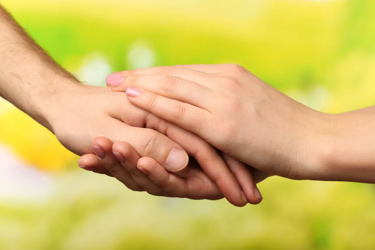 صورة تعبيرية عن العطف