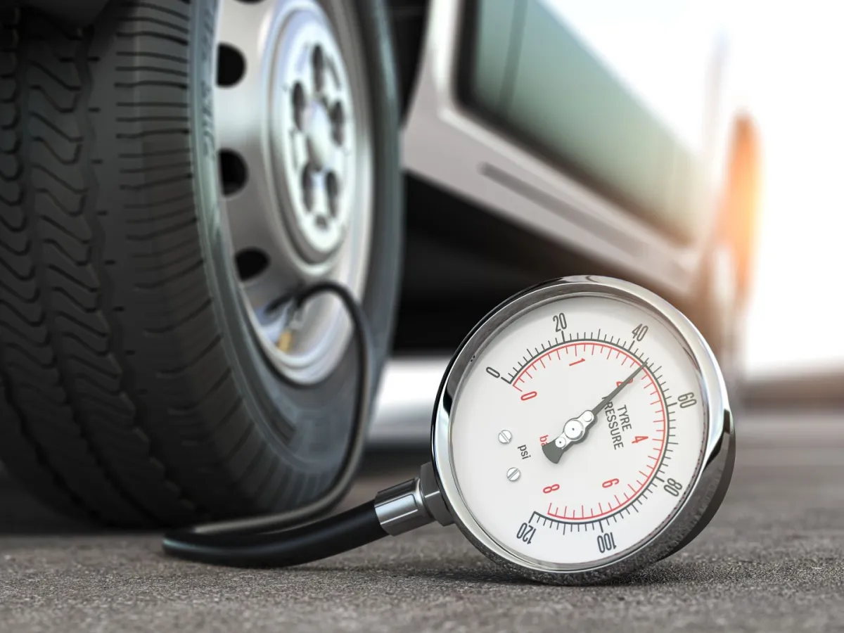 Tyre pressure gauge and car wheel inflation