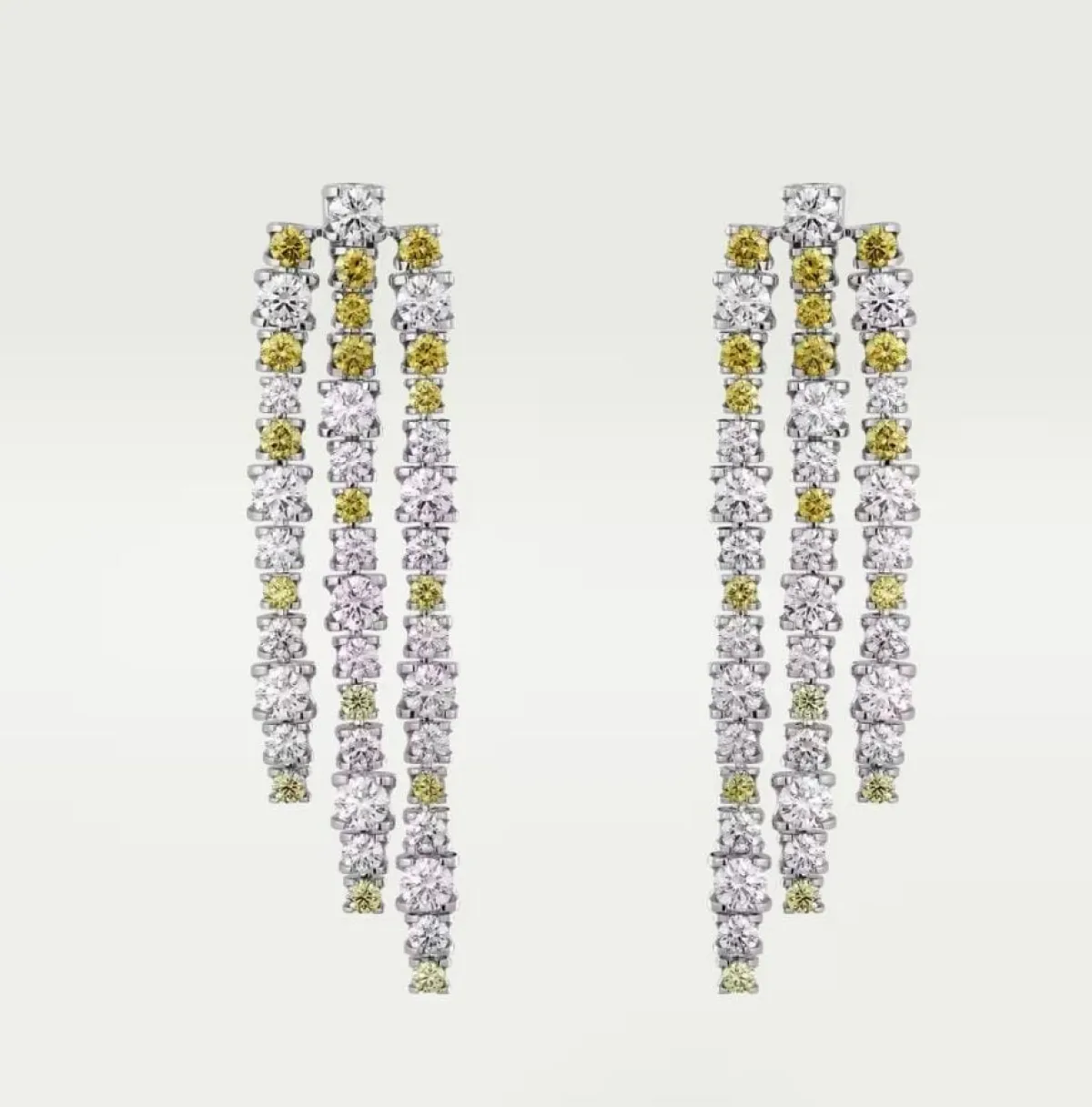 أقراط ESSENTIAL LINES من كارتييه Cartier  