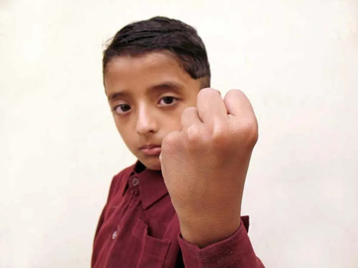 صورة لطفل في نوبة غضب قوية