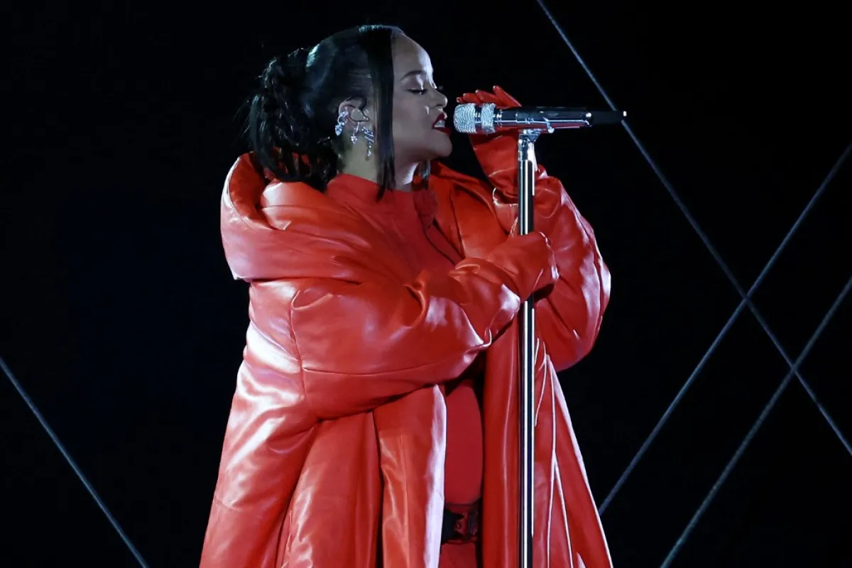 GLENDALE, ARIZONA - FEBRUARY 12: Rihanna performs onstage during the Apple Music Super Bowl LVII Halftime Show at State Farm Stadium on February 12, 2023 in Glendale, Arizona. Ezra Shaw/Getty Images/AFP EZRA SHAW / GETTY IMAGES NORTH AMERICA / Getty Images via AFP