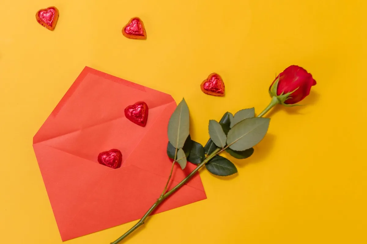 أجمل رسائل تهنئة يوم الحب