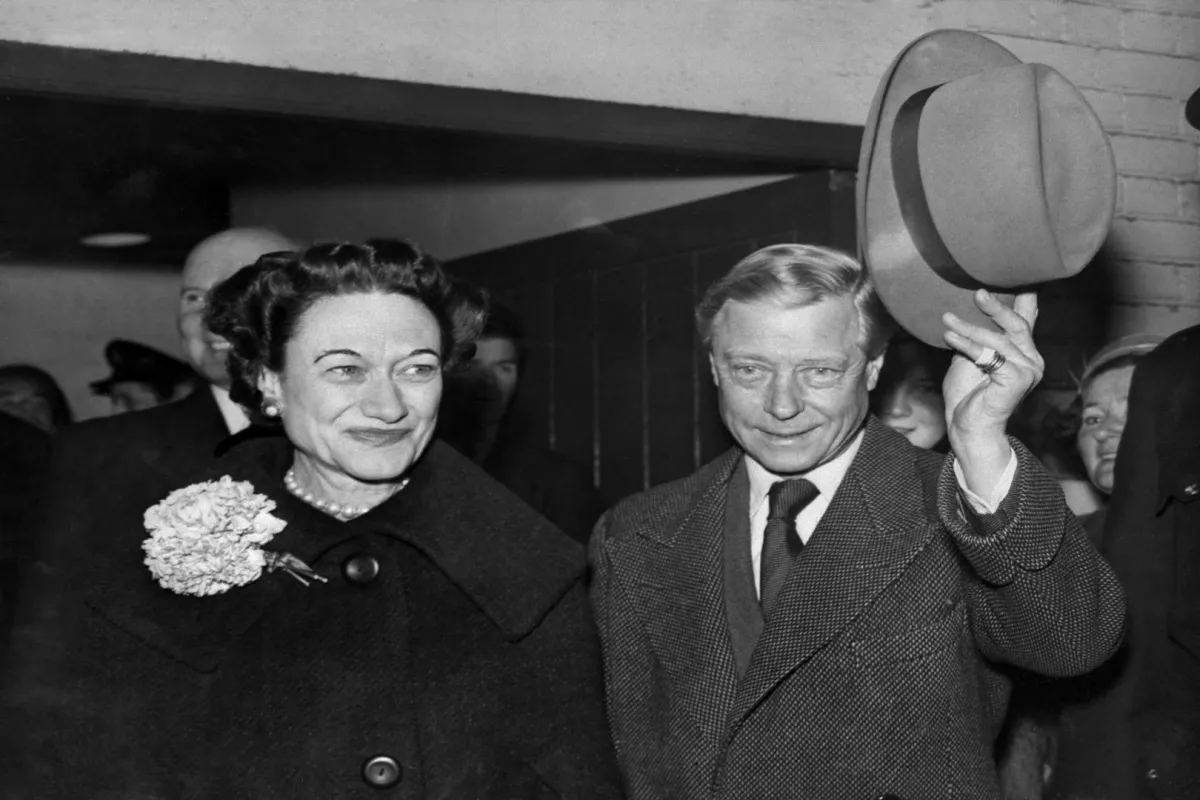 Edward, Duke of Windsor (R), with his wife the Duchess Wallis of Windsor at Victoria Station in London, from Paris, 13 November 1956. AFP