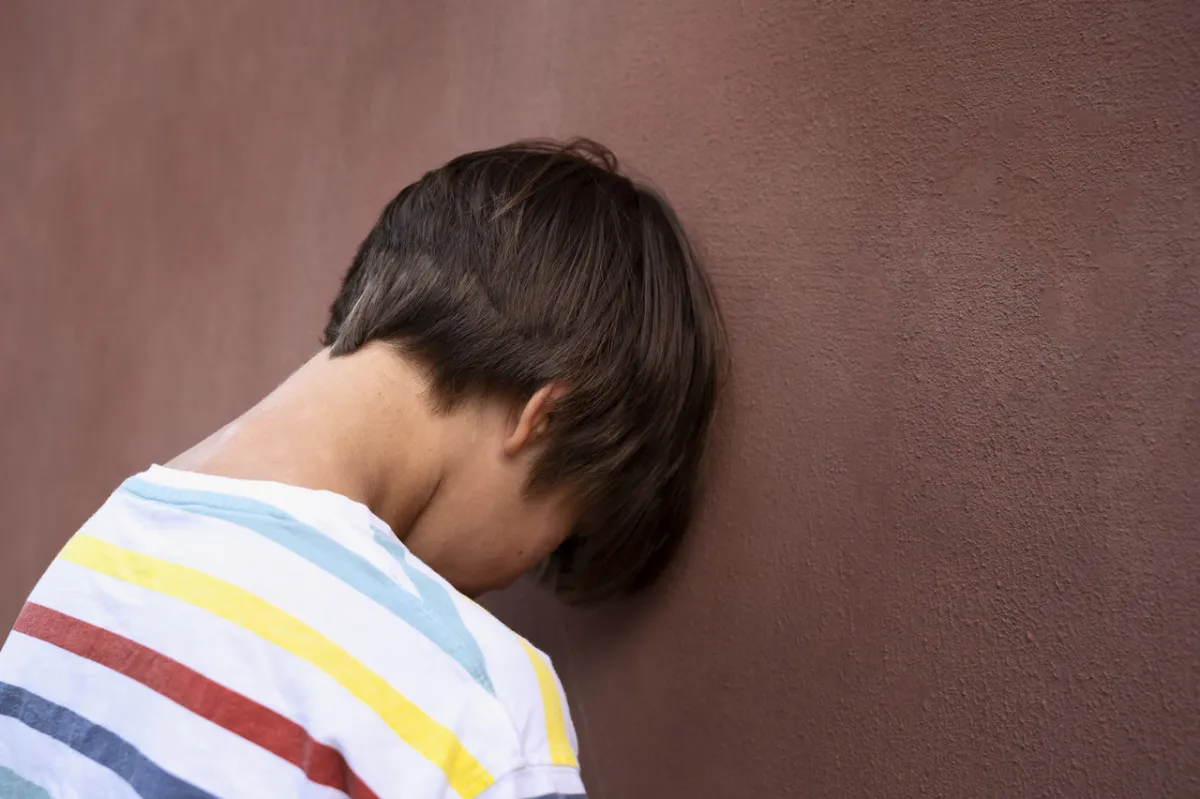 صورة طفل يشعر بالملل