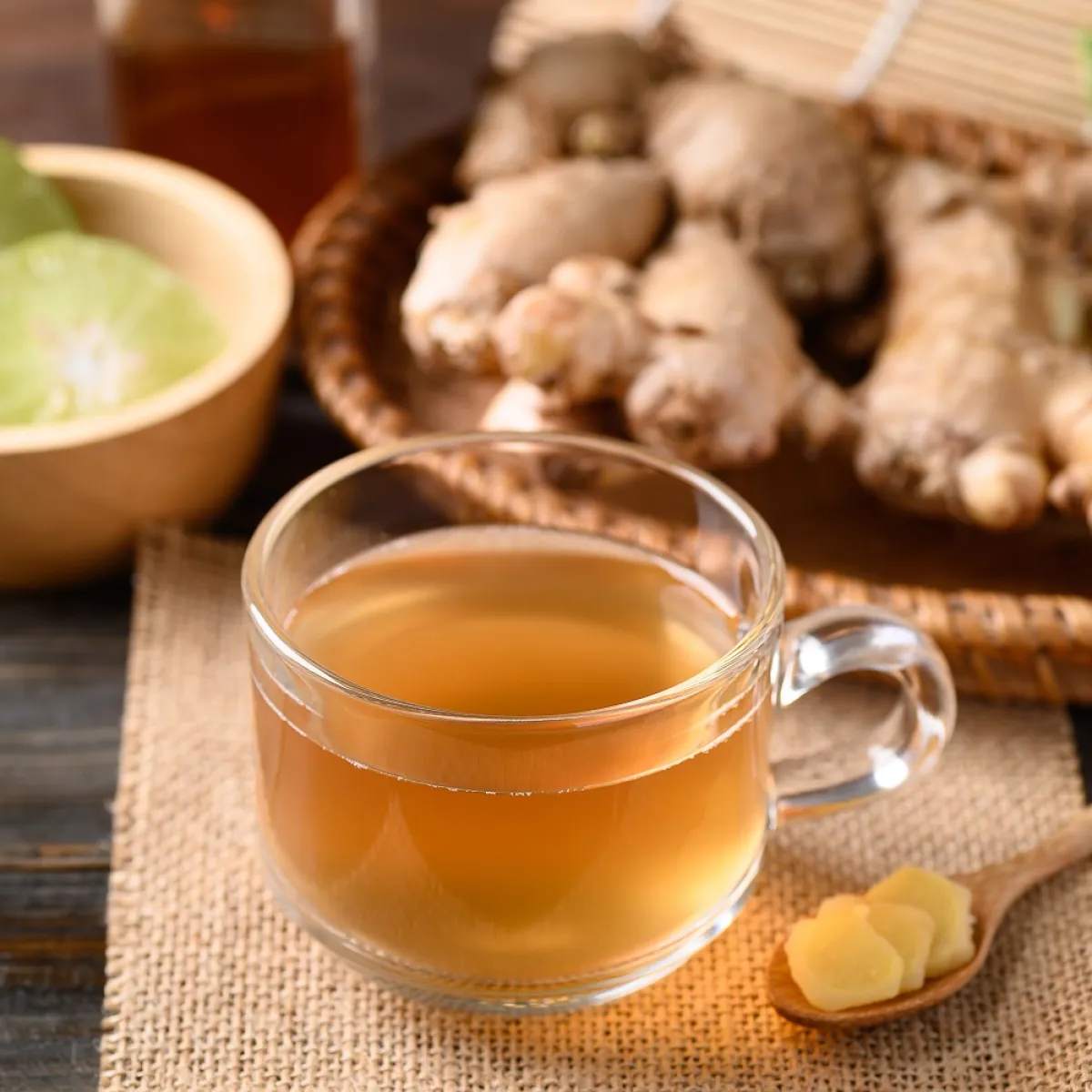 صورة تجمع نبات الزنجبيل ومشروبه